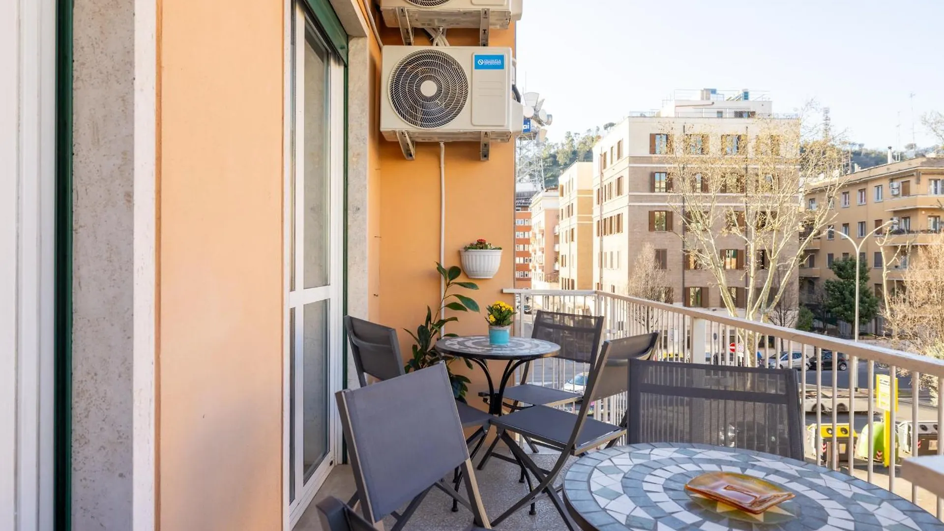 Holy City Hideaway: 3Bedrooms Near The Vatican Rome Italy