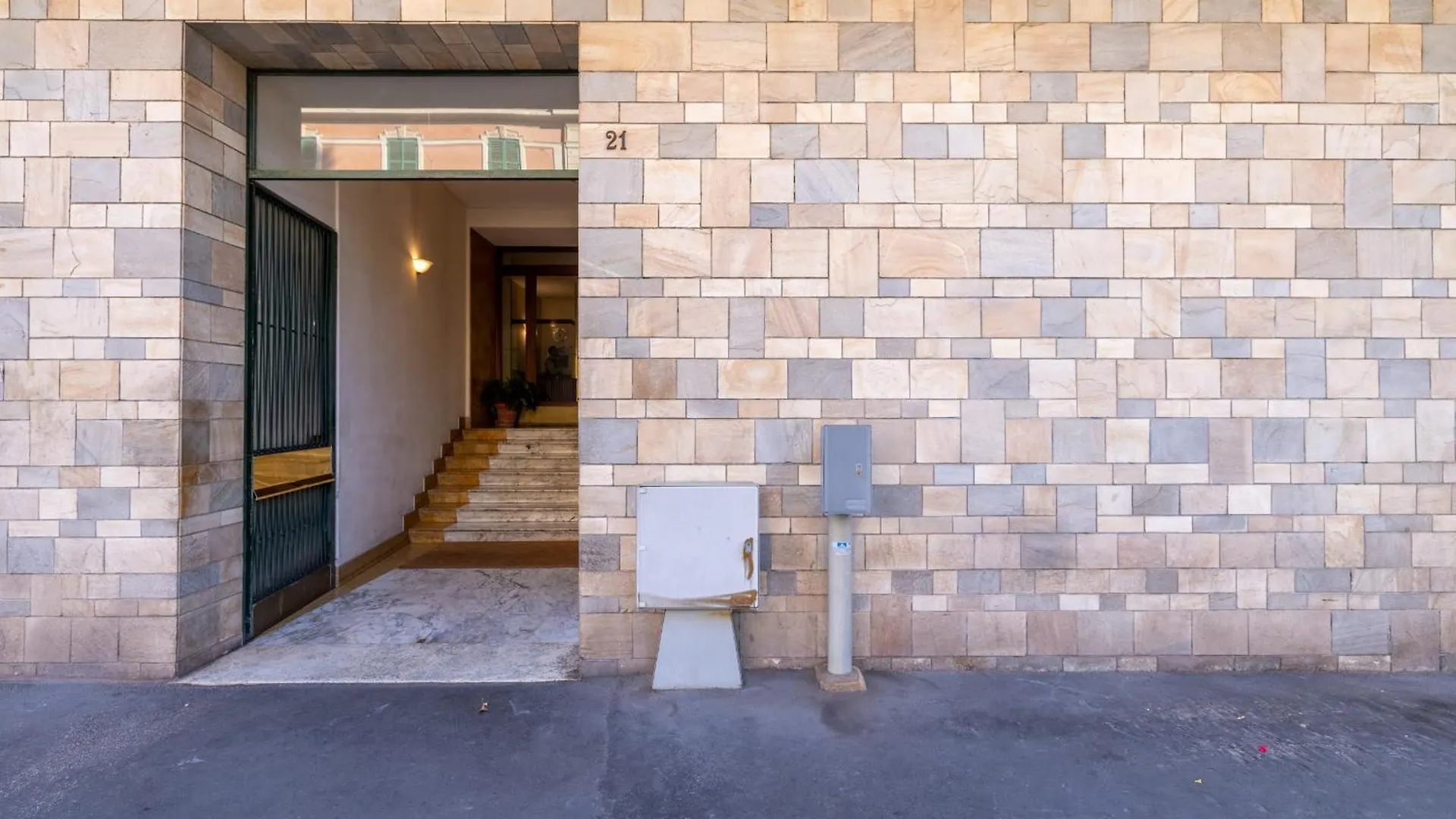 Holy City Hideaway: 3Bedrooms Near The Vatican Rome Apartment